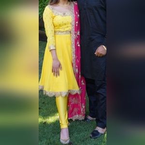 Selling Indian outfit, size 38 , worn twice , perfect condition, extra margin